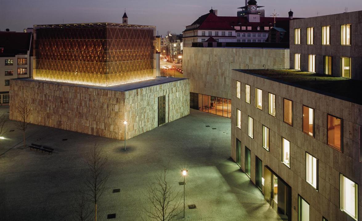 Jüdisches Zentrum mit Synagoge und Museum 1